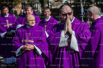 Gdansk. Katredra Oliwska. Wprowadzenie trumny z cialem...