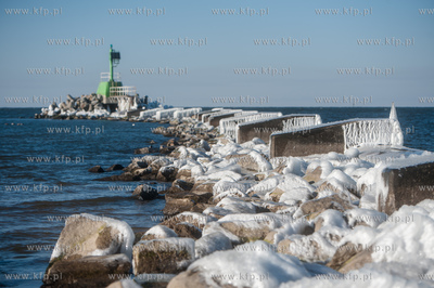 Gdańsk. Słoneczna, jednak mroźna pogoda na plaży...
