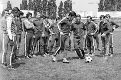 Trening pilkarzy RKS Stoczniowiec na boisku na Marynarki...