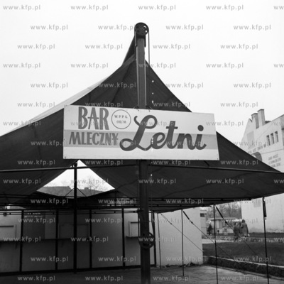 Opustoszaly Letni Bar Mleczny na Targu Weglowym w Gdansku....