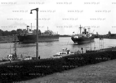 Statek Concordia wpływa do portu gdańskiego. (Lata...