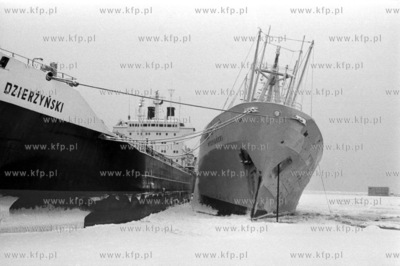 Obfite opady śniegu spowodowały liczne utrudnienia....