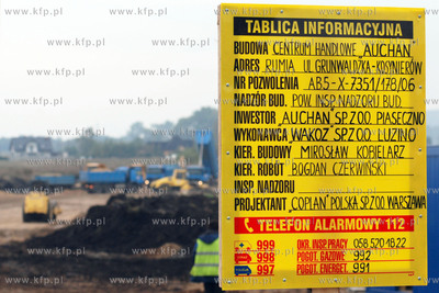 Ruszyla budowa Centrum Handlowego Auchan w Rumi (w...