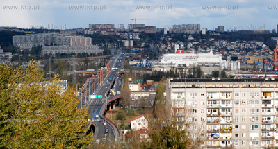 Panorama Gdyni. Nz. Estakada Kwiatkowskiego i dzielnica...