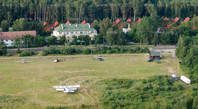 Polwysep Helski z Lotu Ptaka. Nz. Prywatne lotnisko...