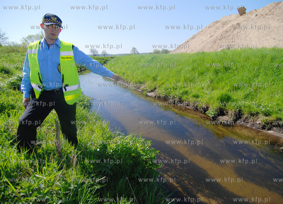 Nieznani sprawcy probowali utopic malego koziolka,...