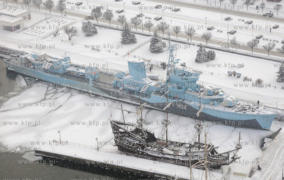 Zimowa panorama Gdyni z apartamentowca Sea Towers....