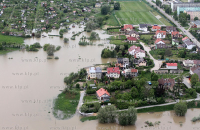 Tczew. Przekroczony stan alarmowy wody w Wisle, spowodowany...
