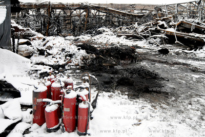 Rozbiorka strawionej pozarem hali produkcyjnej firmy...