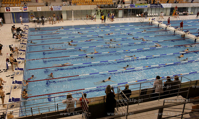 Szczecin. Nas basenie Floating Arena odbyla sie sztafeta...