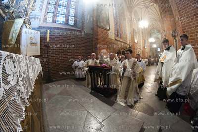 Msza Wieczerzy Panskiej w katedrze pelplinskiej sprawowana...