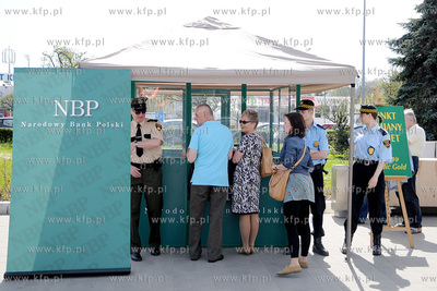 Narodowy Bank Polski rozpoczal emisje monet 2-zlotowych...