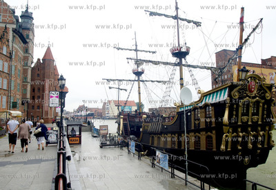 Gdansk. Dlugie Pobrzeze. Statki Zeglugi Gdanskiej i...