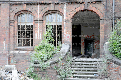 Jana z Kolna  - wyburzanie dawnego biura projektowego...