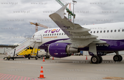 Airbus 320 nowej polskie linii czarterowej 4YouAirlines...