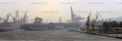 Do gdynskiego portu wplyna kontenerowiec MSC Asya -...