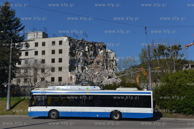 Gdynia, ul. Kielecka. Wyburzane dawnej siedziby banku...