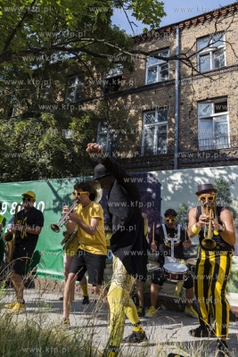 Gdańsk. Festiwal teatrów Ulicznych FETA. Always Drinking...