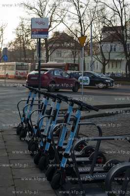 Gdańsk Wrzeszcz przy SKM Politechnika. Hulajnogi Quick...