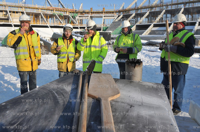 Pierwszy chleb na budowanym na mistrzostwa europy gdanskim...