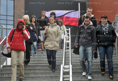 Gdansk - ulica Podwale Grodzkie. Pasaz handlowy City...