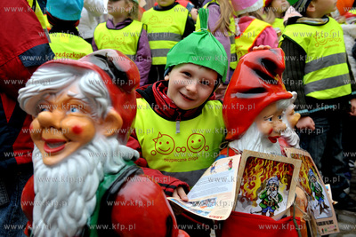 Gdansk. Dlugi Targ w okolicy fontanny Neptuna. Happening...