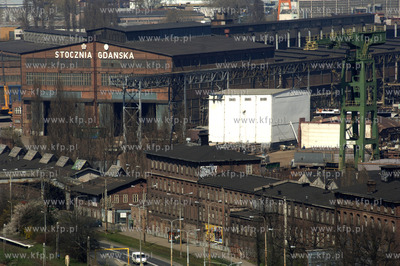 Gdansk. Widok z wiezowca zieleniak na Stocznie Gdanska...