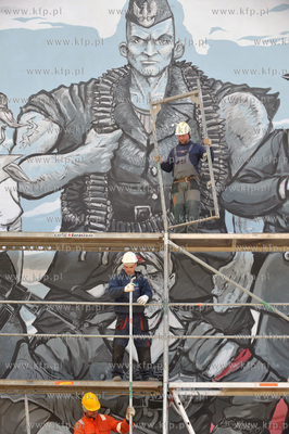 Nowy murales Zolnierze Wykleci autorstwa artystow Rafala...