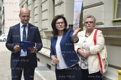 Przekazanie sześciu rodzinom kluczy do nowo wyremontowanej...