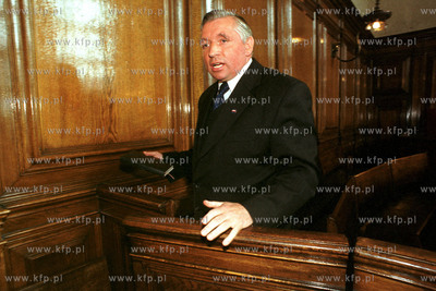 Andrzej Lepper w Sadzie Okregowym w Gdansku - przedstawiono...