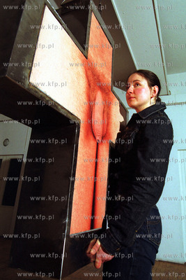 Dorota Nieznalska i jej kontrowersyjna rzezba w galerii...