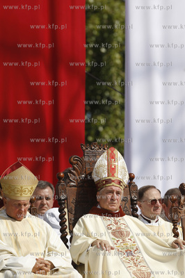 Gdansk. Plac Solidarnosci. Uroczysta msza sw. z okazji...