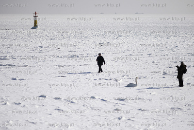 Sopot. Zamarznieta Zatoka Gdanska.
23.02.2011
fot....