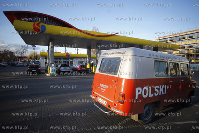 Nysa Polskiego Lotosu na stacji paliw Lotos w Gdansku...
