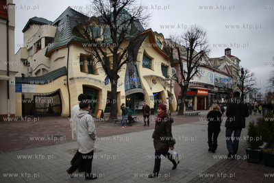 Sopot. Ul. Bohaterow Monte Cassino. Krzywy Domek.
28.12.2011
fot....