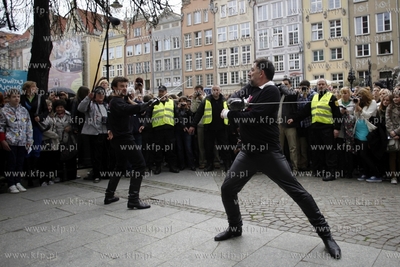 Gdansk. Ul. Dlugi Targ. Happening Pierwszy Zjazd Hamletów...