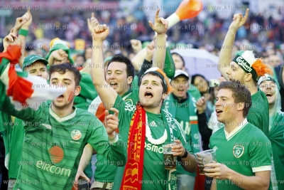 Gdansk. Mistrzostwa europy w pilce noznej. Kibice ogladaja...