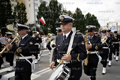 Gdynia. Swieto Marynarki Wojennej. Parada orkiestr...