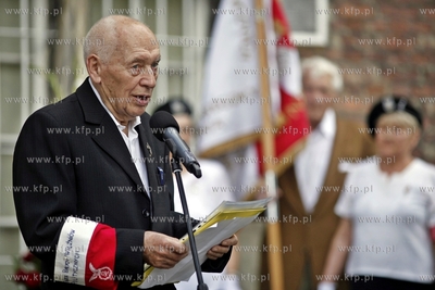 Odsloniecie tablicy upamietniajcej fakt, ze w budynku...