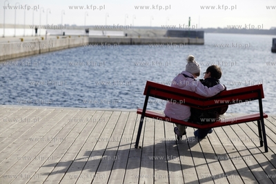 Sloneczny dzien na sopockim molo.
18.02.2014
fot....
