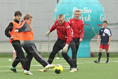 Gdansk Zaspa. Pilkarski turniej dzikich druzyn Do przerwy...