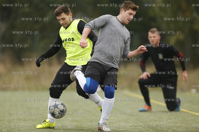 Gdansk Zaspa. Pilkarski turniej dzikich druzyn Do przerwy...