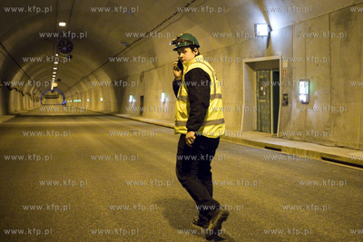Konferencja prasowa i przejazd zabytkowym autobusem...