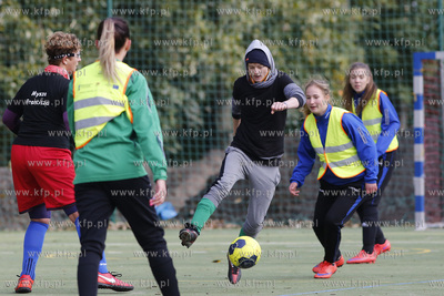 Gdansk Zaspa. Pilkarski turniej dzikich druzyn Do przerwy...