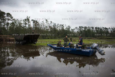 Skutki nawałnicy, która z piątku na sobotę przeszła...