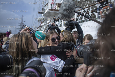 Powrót do portu w Gdyni żaglowca Dar Młodzieży...