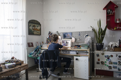 Z powodu panującej epidemii koronawirusa uczeń klasy...