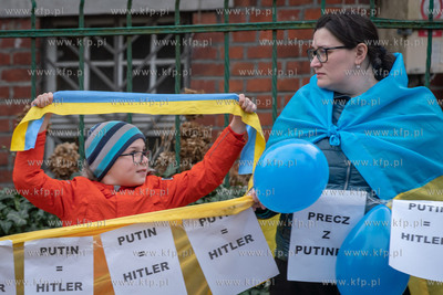Gdańsk. Manifestacja pod konsulatem Rosji we Wrzeszczu....