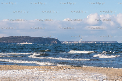 Gdańsk. Zimowa aura na plaży w Jelitkowie. 16.02.2025...
