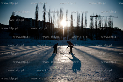 Gdansk. Nowo powstaly zbiornik retencyjny - Madalinskiego,...